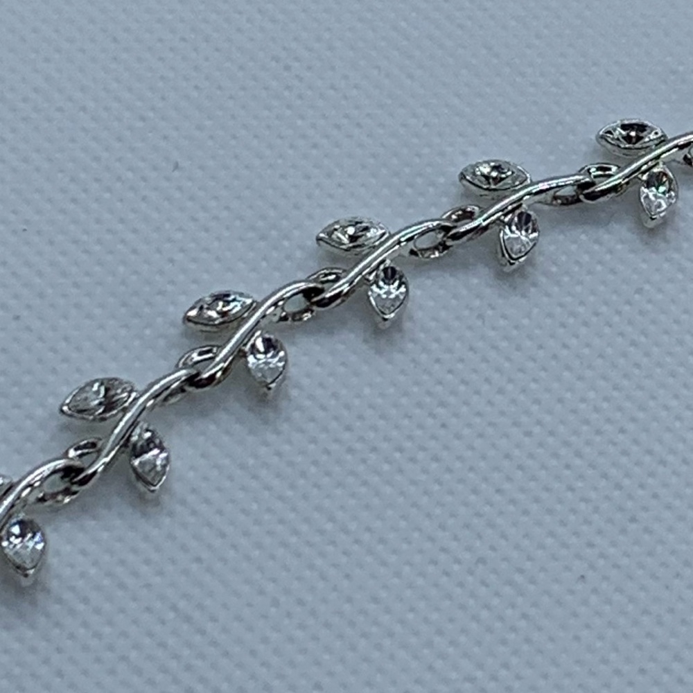 NAPIER Clear Stone Leaf / Silver Tone Beacelet